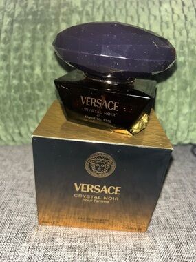 Versace Crystal Noir pour femme Eau de Toilette with box. 50ml (1.7oz)
